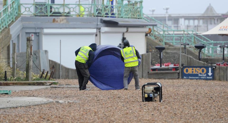  Strong winds are expected to cause delays and cancellations to flights from Heathrow