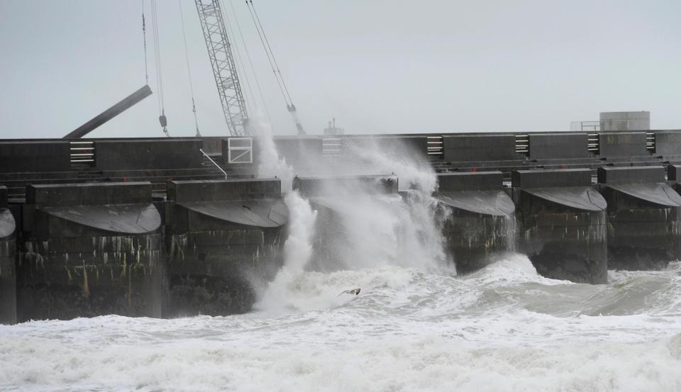  Waves crash over the Brighton Marina western arm as Storm Doris gets closer