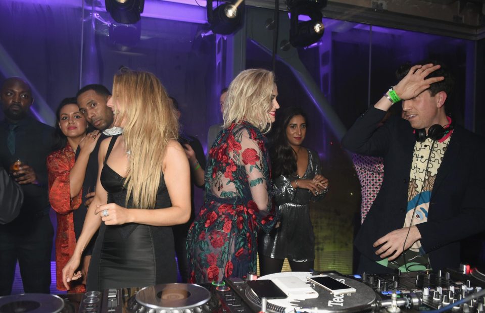  Ellie and Katy were joined by Nick Grimshaw in the DJ booth, right