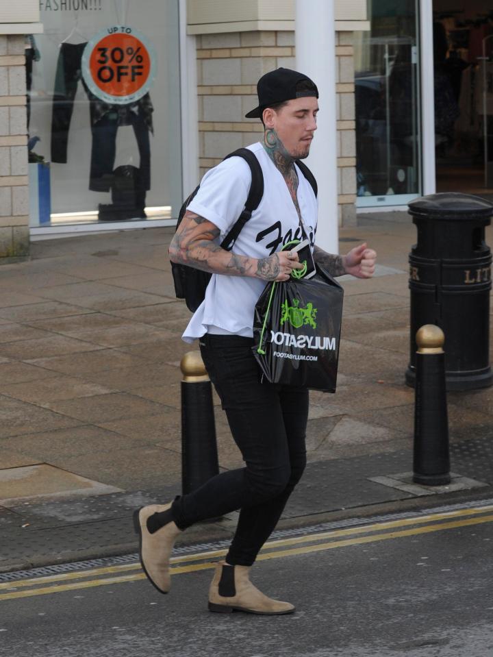  Jeremy was spotted running errands in Liverpool as he adjusts to live as a new dad