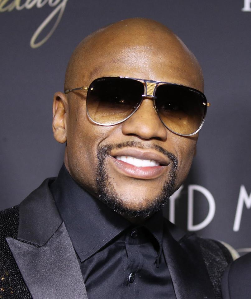 Jones Jr wants the clash to be an undercard for Floyd Mayweathers upcoming bout