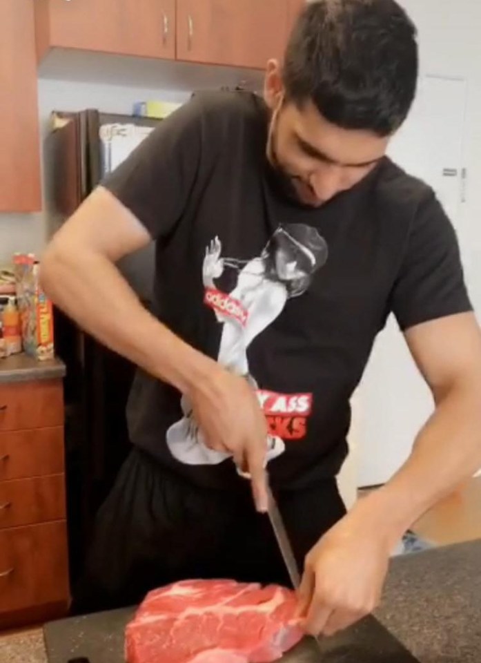 Amir Khan does his best impression of salt bae while barbequing.mov.00_00_11_25.Still011