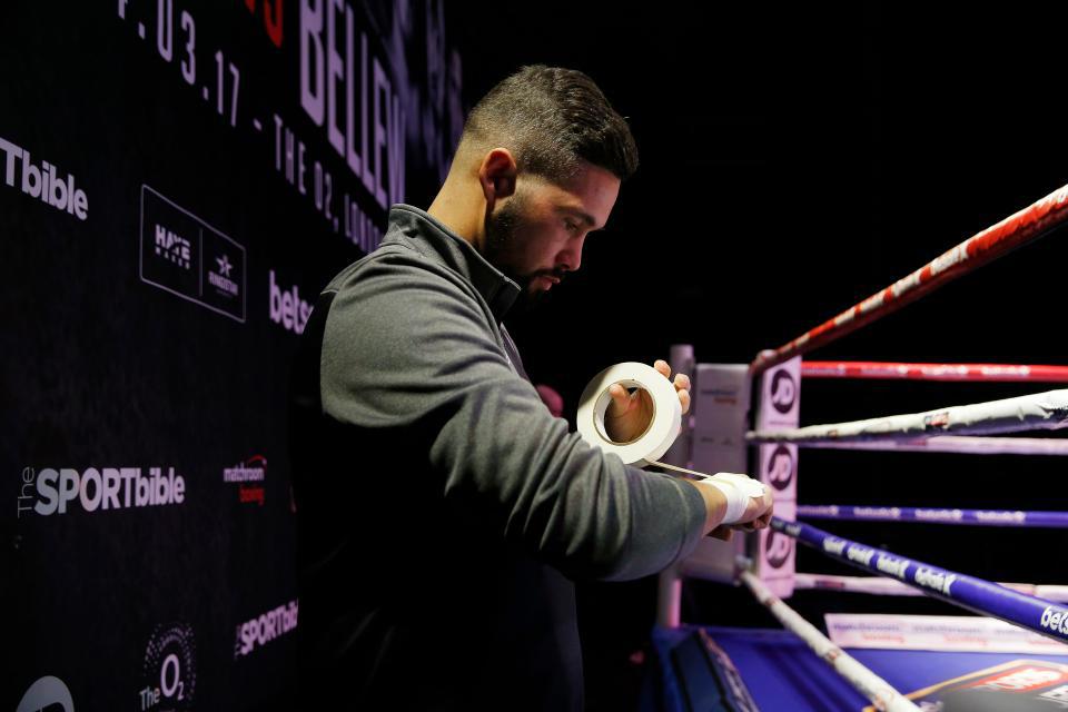  Tony Bellew looked incredibly relaxed before heading into the ring for his open workout