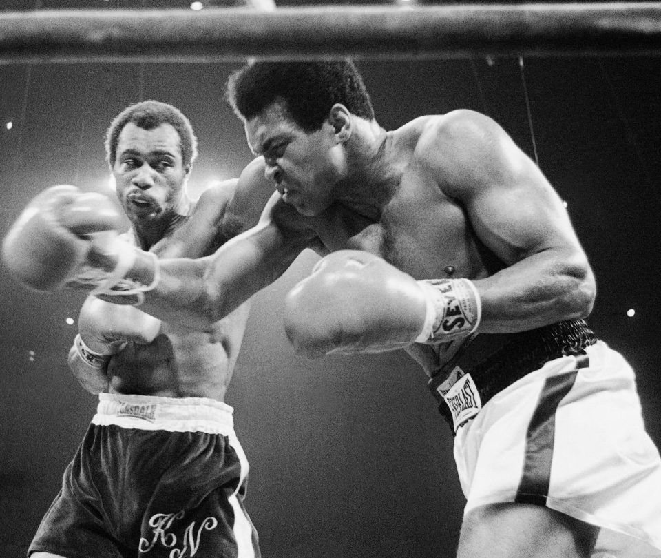 Ken Norton keeps Muhammad Ali at bay with a jab