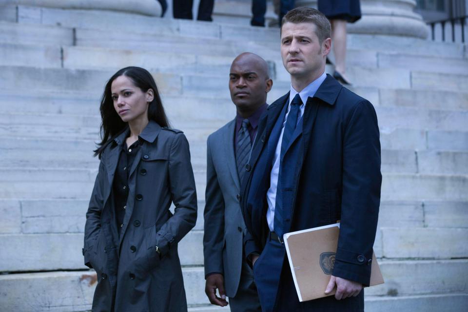  Gotham features Ben McKenzie as a young James Gordon