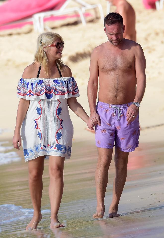  Holly's husband Dan Baldwin prefers it when she doesn't wear make-up