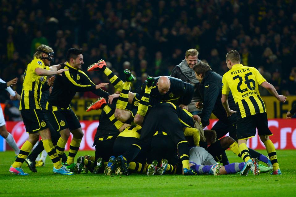 Borussia Dortmund score twice in stoppage time to eliminate Malaga in 2013