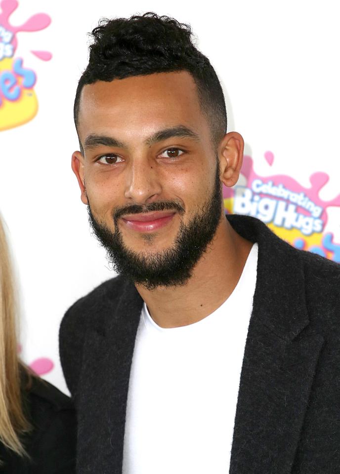  Theo Walcott might want to focus on his football career rather than his 'crummy' writing