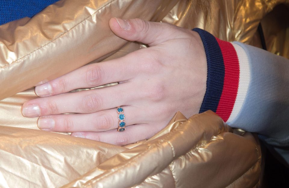  Gigi Hadid flashed a new ring on THAT finger