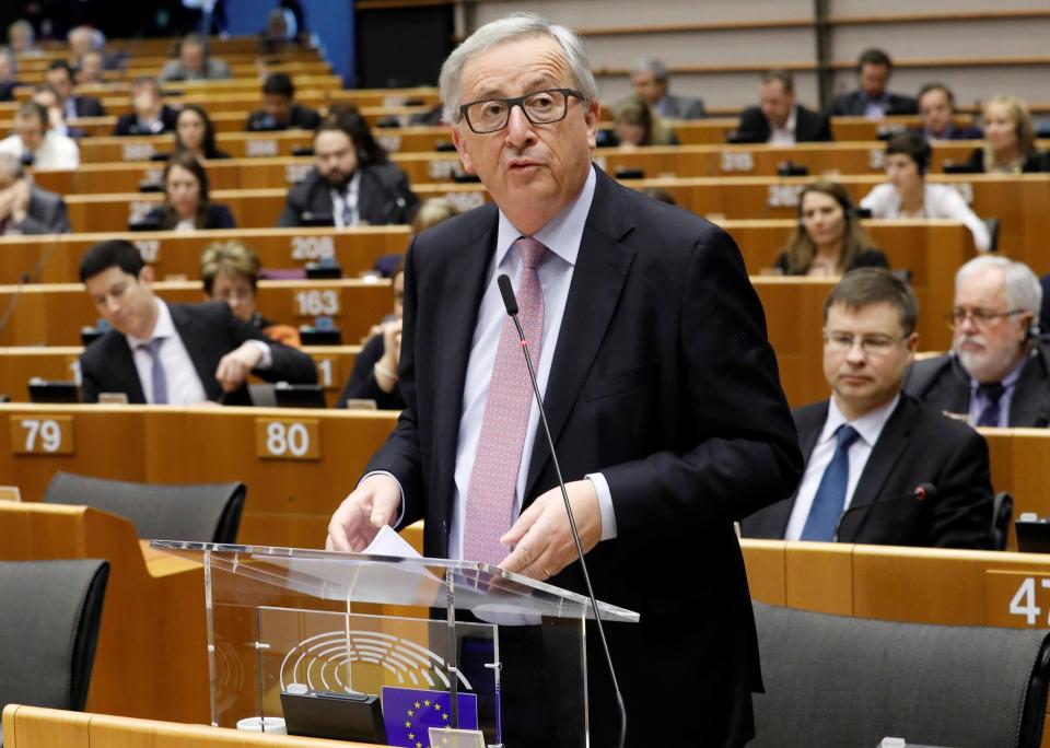  Jean-Claude Juncker says the EU will get a large bill for quitting the bloc