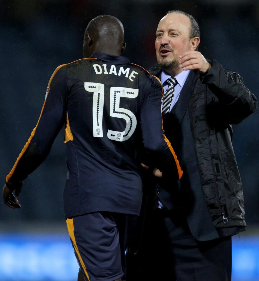 Mohamed Diame is Congratulated by Toon boss Benitez after an important away win