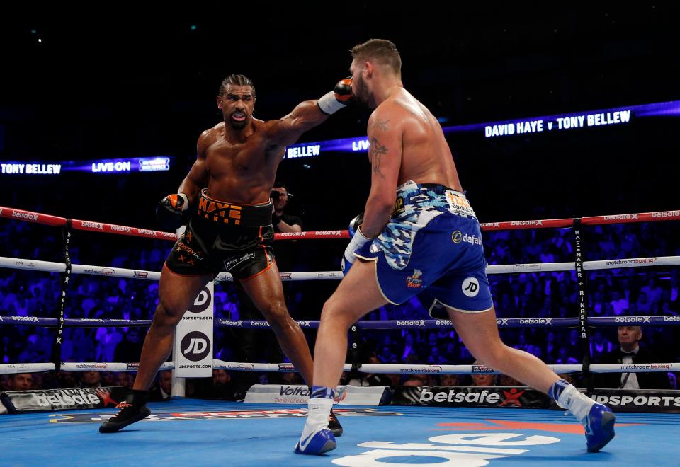  Fans had trouble watching the fight at the O2 Arena