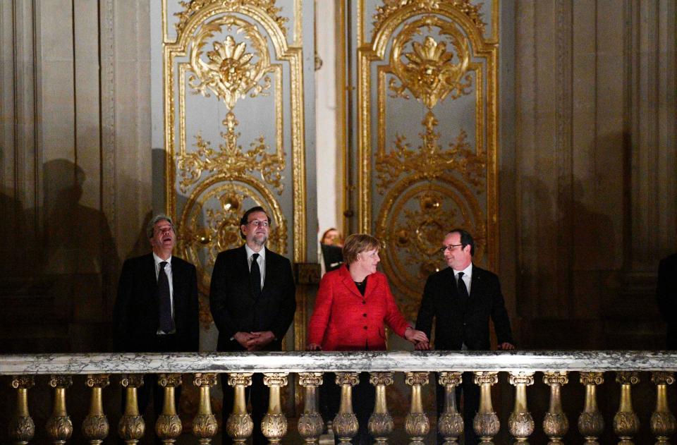  French President Francois Hollande hosted Italian Premier Paolo Gentiloni (left), Spanish Prime Minister Mariano Rajoy (centre-left) and Angela Merkel (centre right)