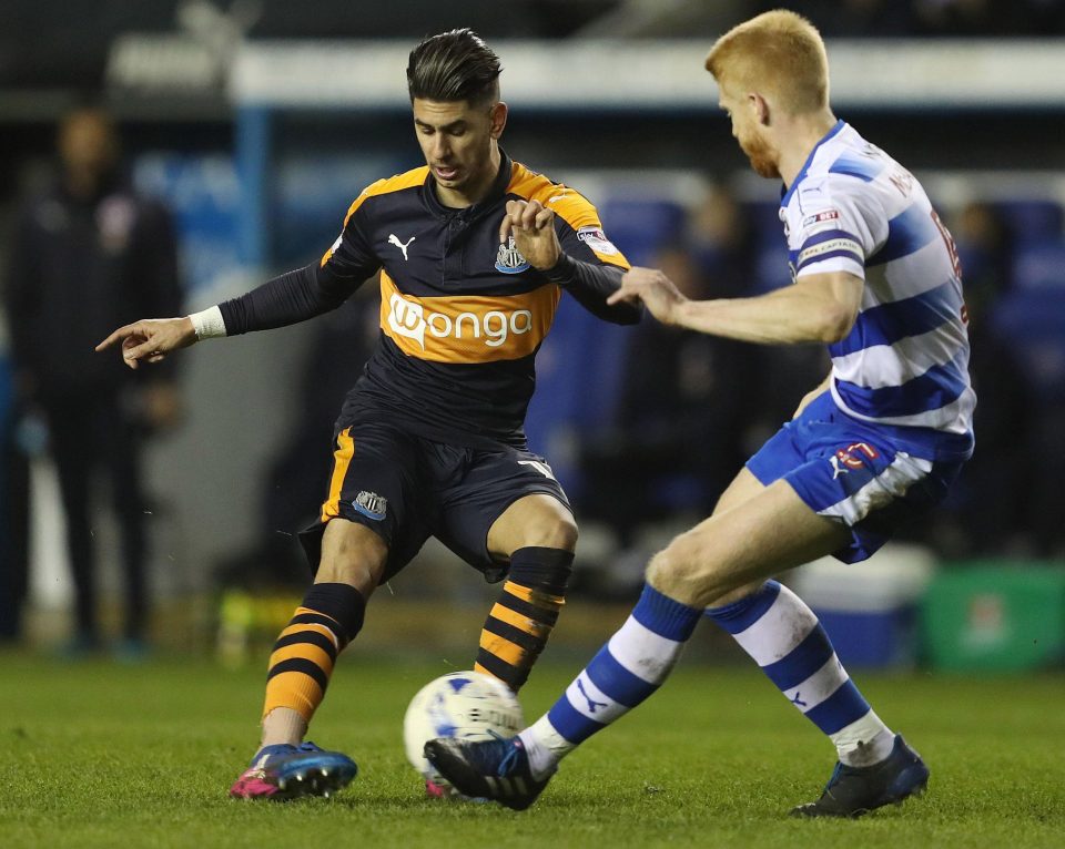 Newcastle's Ayoze Perez tries to launch an attack during their 0-0 draw at Reading tonight