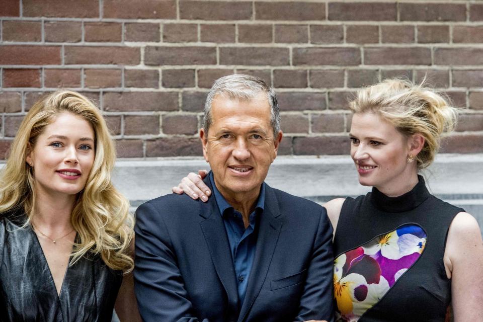  Doutzen, photographer Mario Testino and Lara celebrated the new issue together