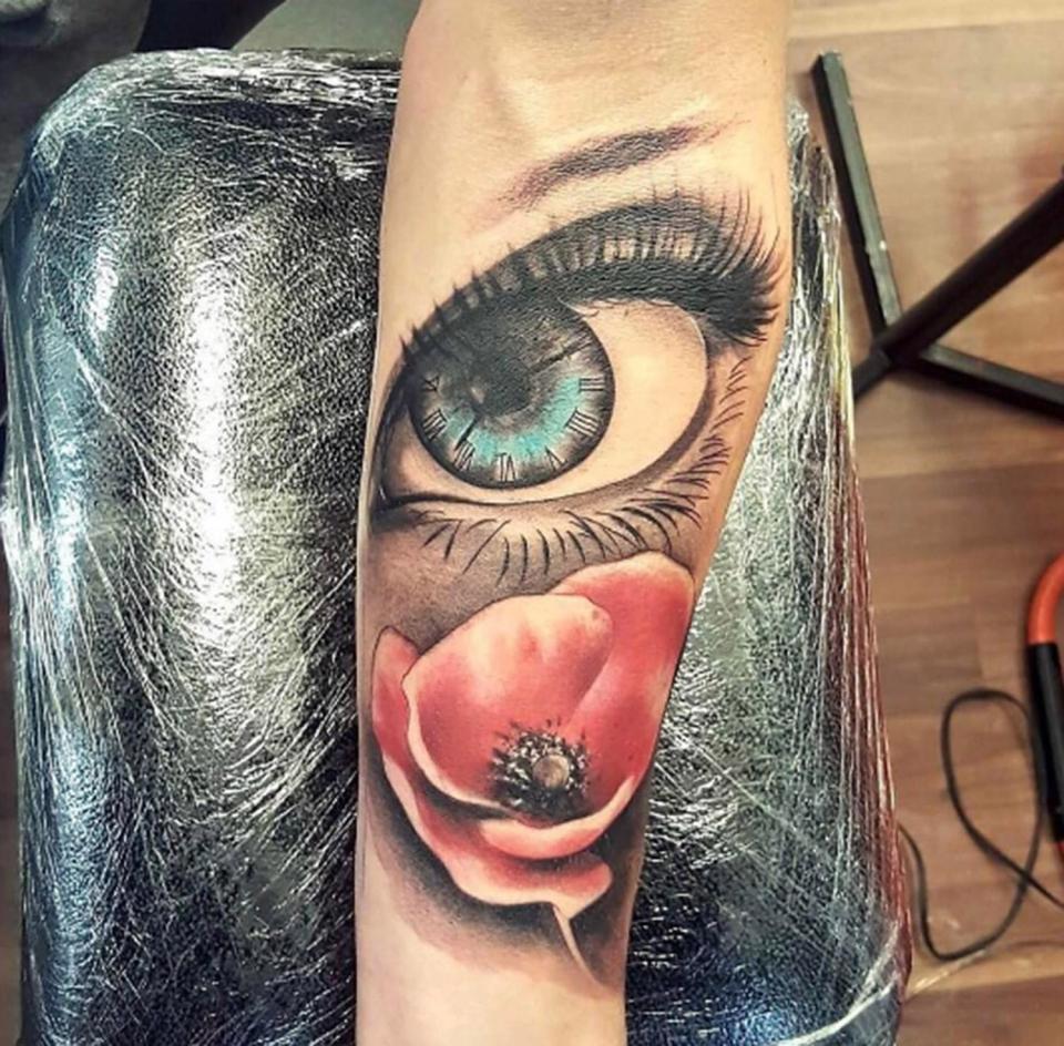  Gaz has a tatt of his sister’s eye on his forearm