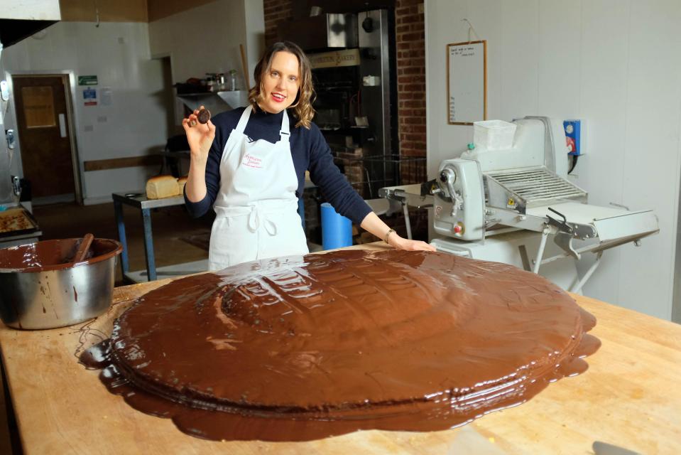  Great British Bake Off champ Frances Quinn has baked the world's largest Jaffa Cake