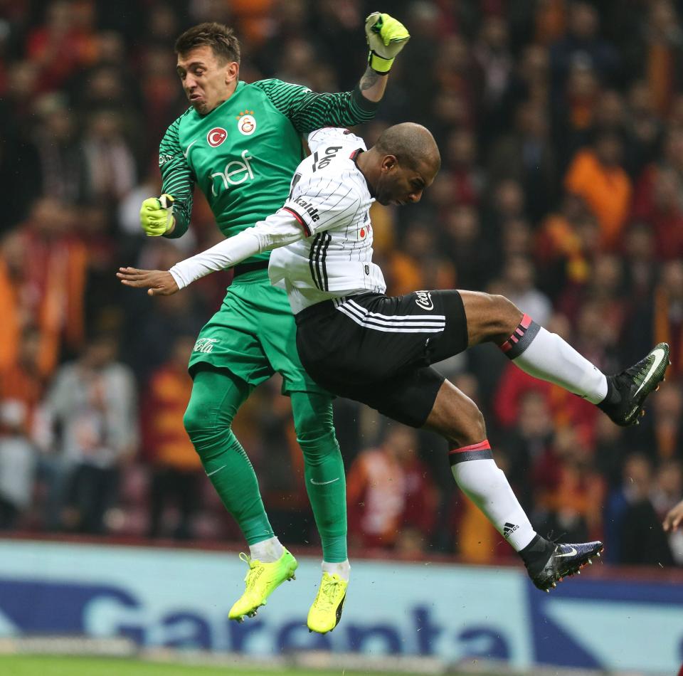  The Turkish giant's keeper has bags of experience