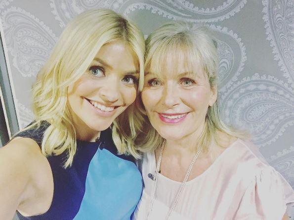  Holly Willoughby shared an adorable pic with her lookalike mum Lynne