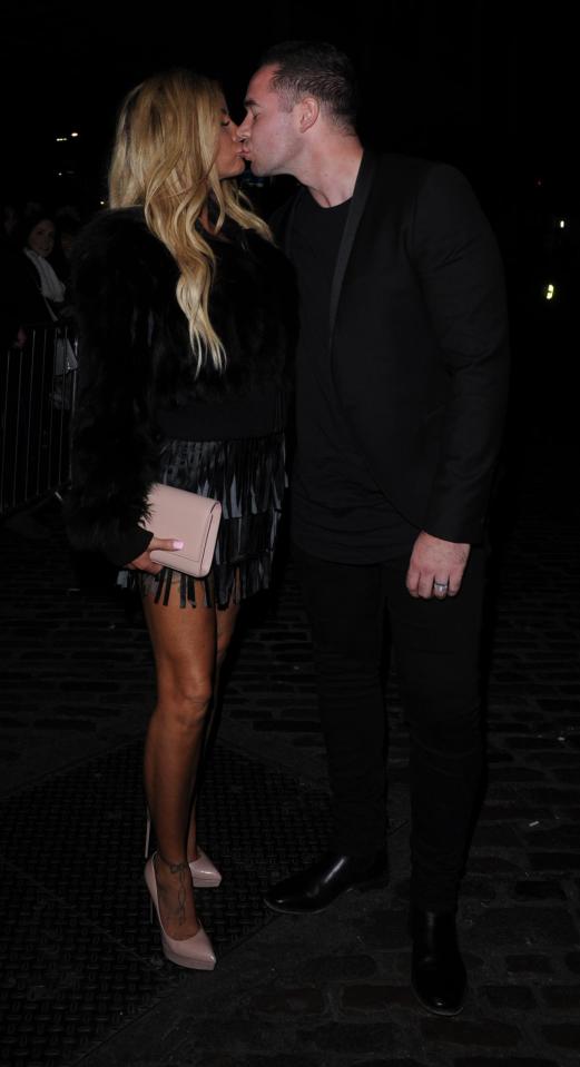  Katie Price and Kieran Hayler shared a kiss on their night out