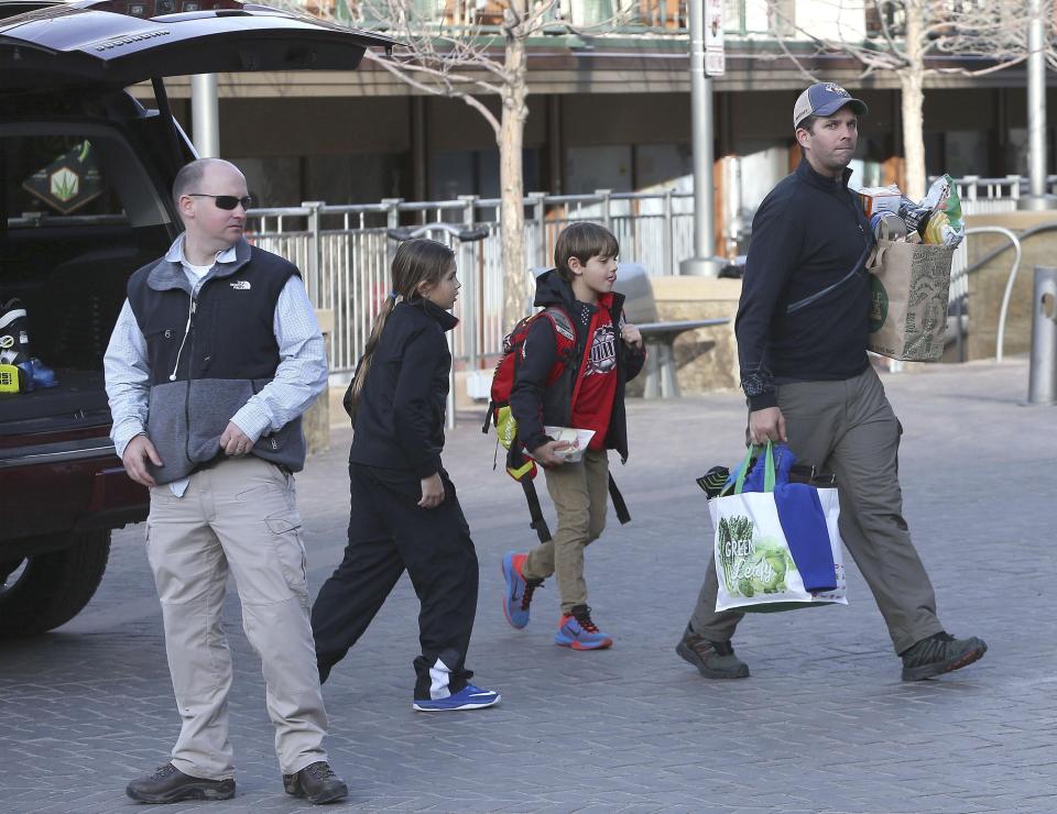  After running errands, the family reunited for lunch at a trendy restaurant and some clothes shopping