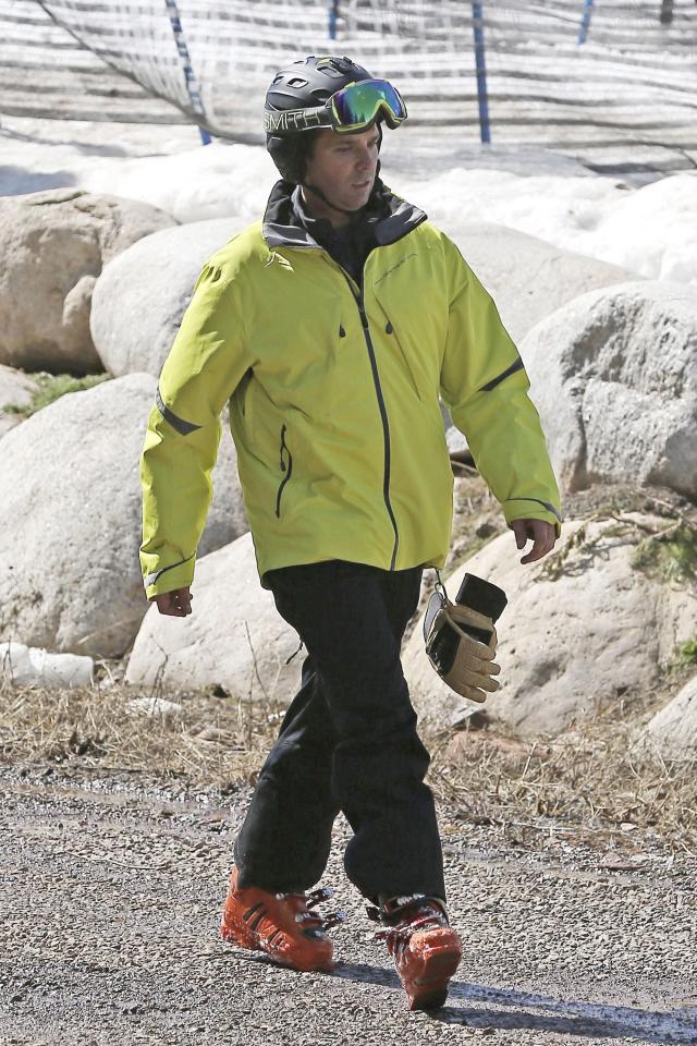  Donld Jr took to the slopes as well, and was snapped wearing an eye-catching yellow ski jacket and orange boots