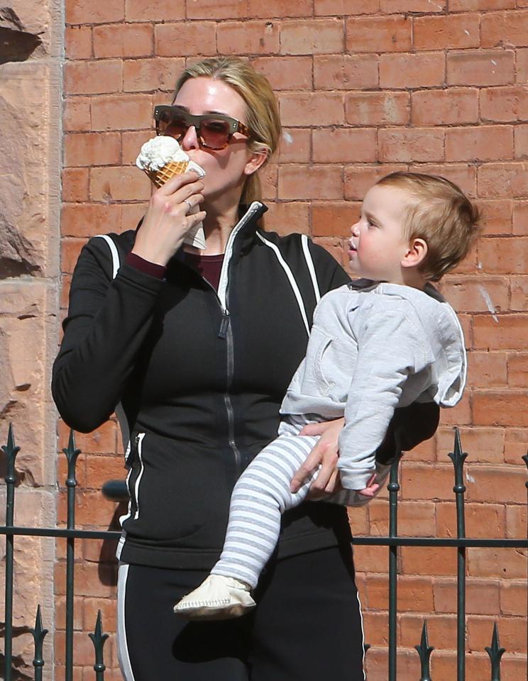  Après ski ice cream treat ... the First Family took to the slopes on Sunday