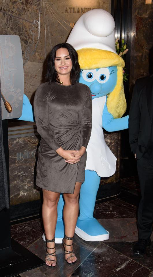 Demi poses with Smurfette in New York 