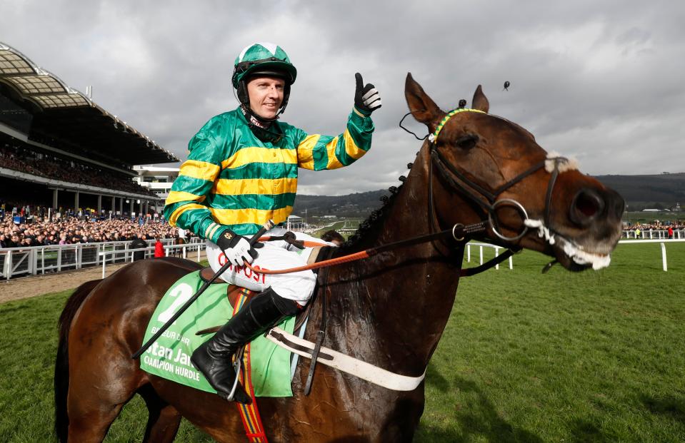  Noel Fehily celebrates his Champion Hurdle win with Buveur D'Air