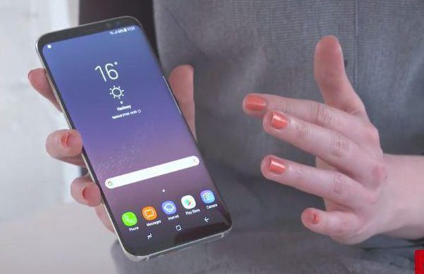  The Samsung S8 and S+ smartphone has an infinity screen and dual camera