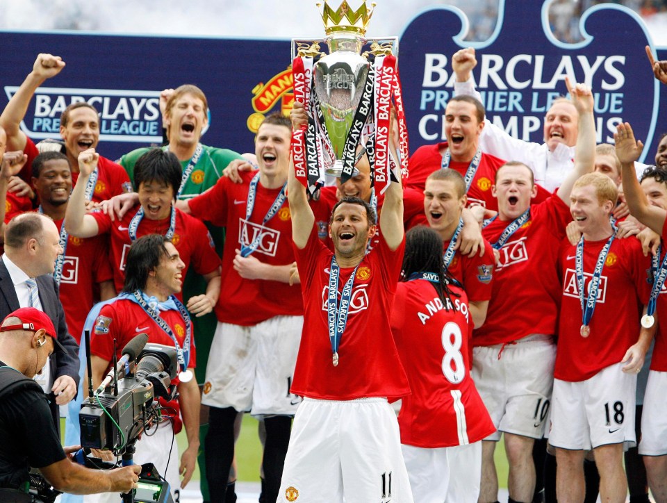 Manchester United beat Chelsea to Premier League title on final day of season