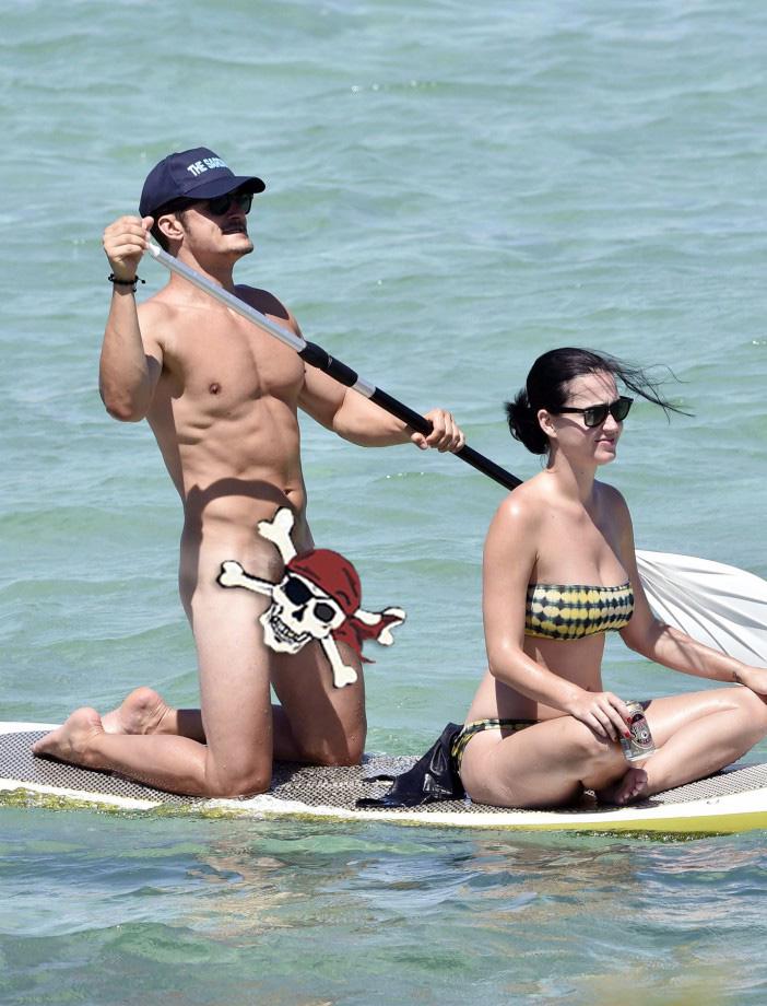  Orlando Bloom gave paps an eyeful as he was spotted naked paddle boarding with Katy Perry last August