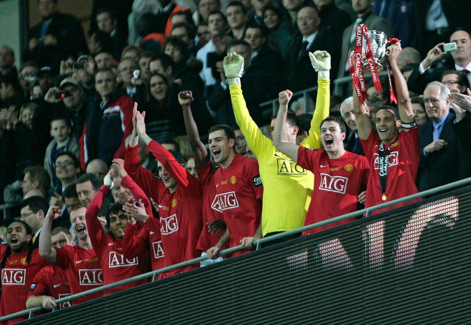 Manchester United beat Tottenham to win the League Cup final in 2009