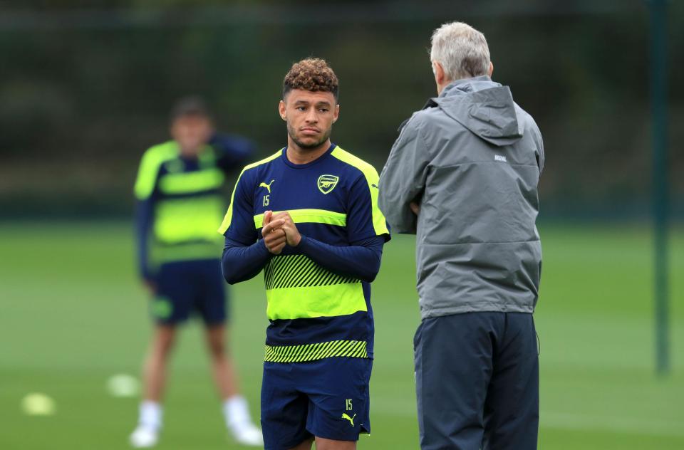 Arsene Wenger has urged Alex Oxlade-Chamberlain to sign a new contract