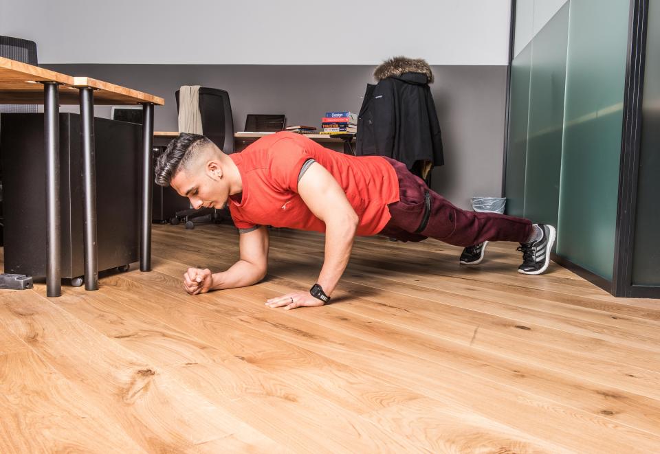  Keep everything tight so you have a flat back when trying to do a plank