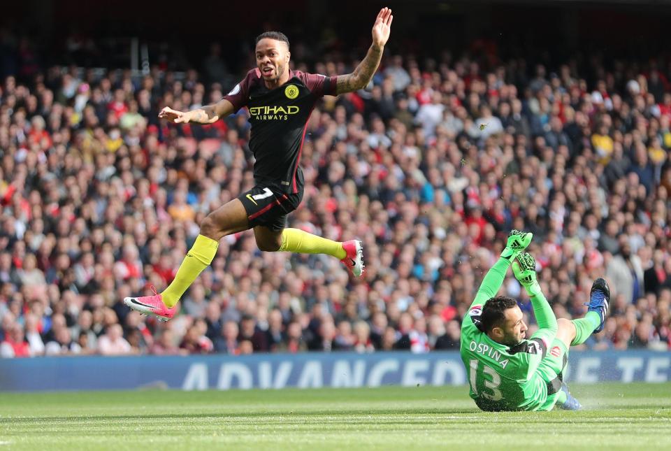  David Ospina injured his back after a fall against Manchester City