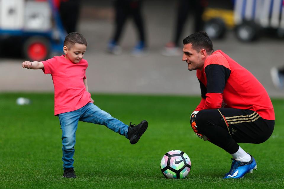  Vito Mannone with Bradley ahead of the English Premier League football match between Sunderland and Manchester United