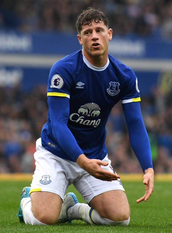  Ross Barkley, who hours before had helped his team to a 4-2 victory over Leicester City, was attacked in a nightclub on Sunday evening