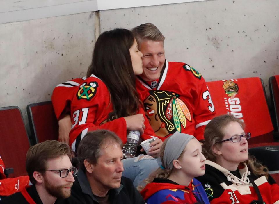  The 2008 French Open winner plants a kiss on the former Bayern Munich star at the United Center