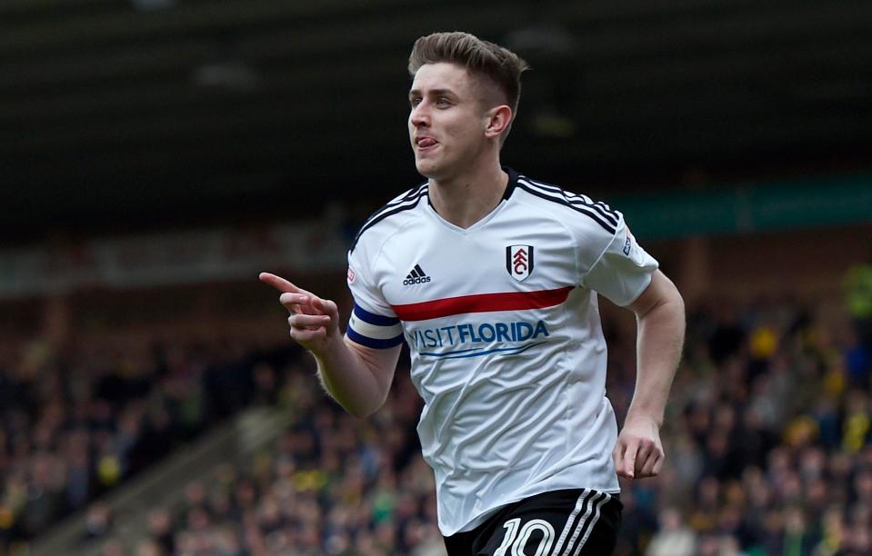  Tom Cairney celebrates after giving Fulham a 2-0 lead