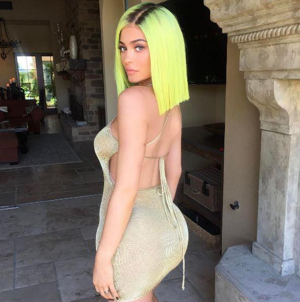  Kylie Jenner has unveiled her new neon yellow hair