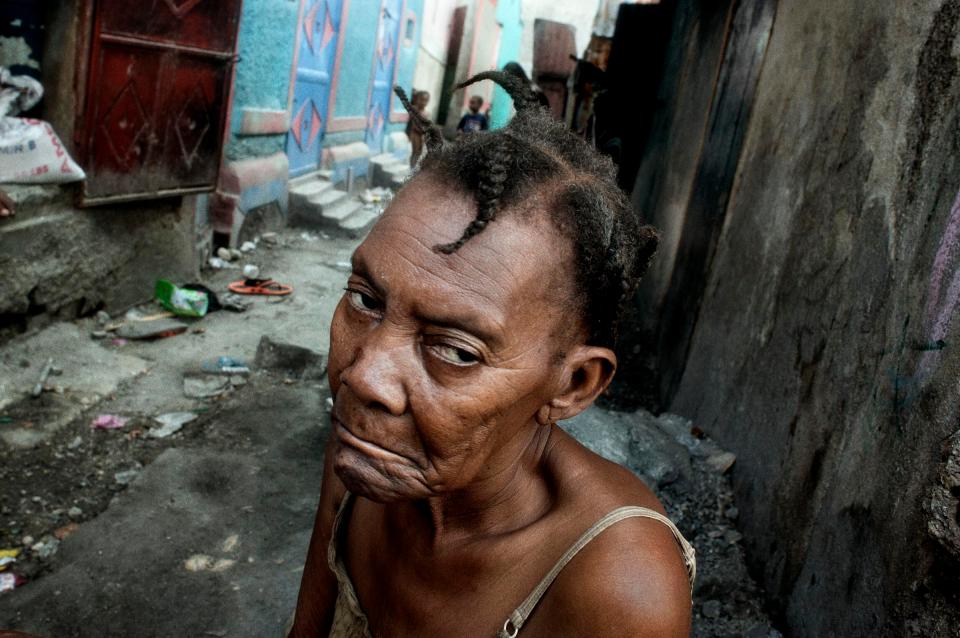  On the Haiti’s largest landfill, Here, there's a slum named Warf Jeremy, the final frontier of humanity for the Haitian people. Marcell 62 years old, she lost her son durino a clash between gangs in Waff district.She is also a voodoo priestess and she teaches to youngers of her family, the voodoo tradition.