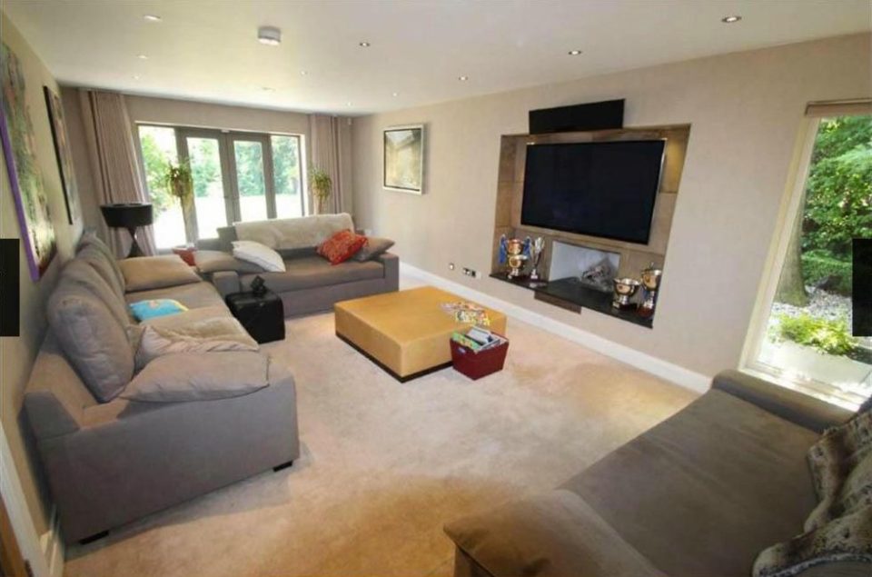  The spacious front room with big screen TV in David De Gea's mansion