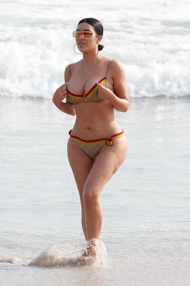  She showed off her natural figure in a striking bikini