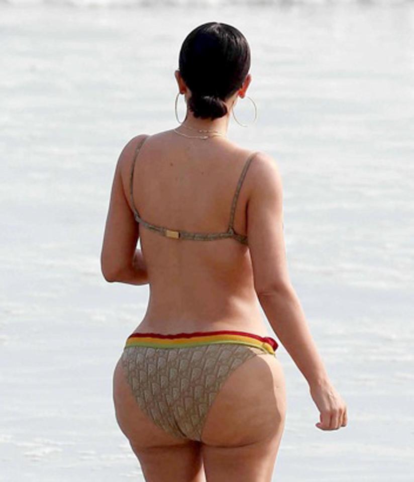  Mum-of-two Kim looked stunning as she took to the surf in Mexico