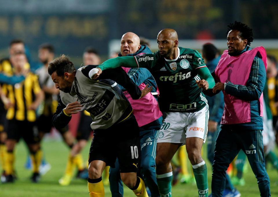  Felipe Melo had accused Penarol players of using racist abuse the last time the sides met