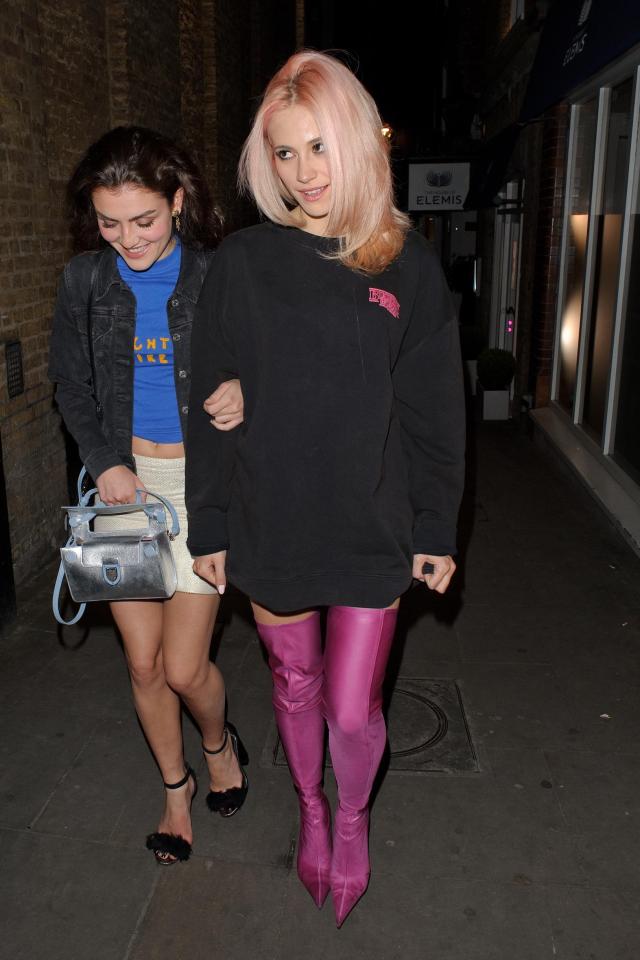  Thigh high... Pixie Lott looking glam