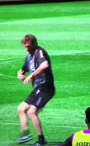 Tony Adams' training methods had people laughing on Twitter