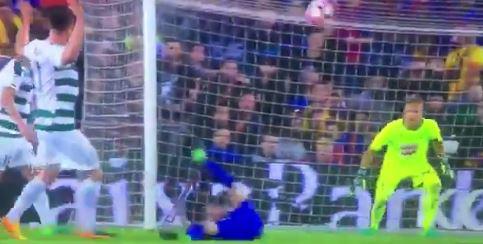  Lionel Messi scored the penalty to make the game 3-2