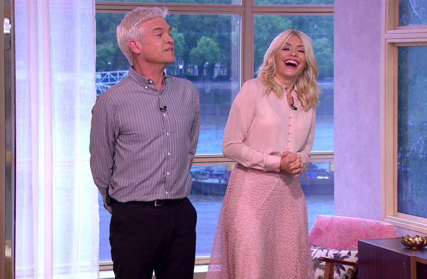  Holly Willoughby got the giggles after missing her cue on This Morning